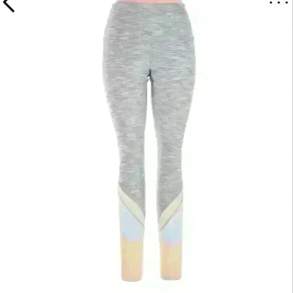 WOMEN'S LULULEMON  CAPRIS LEGGINGS SIZE 10